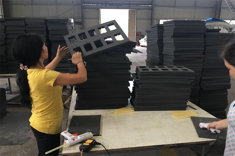 EVA內襯加工車間一角